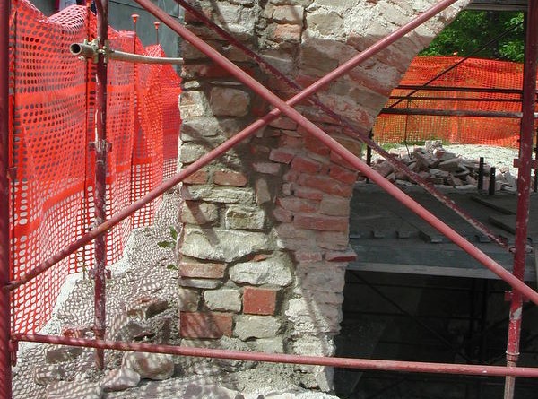 restauroeconservazione-rincalzo-muratura-in-mattoni