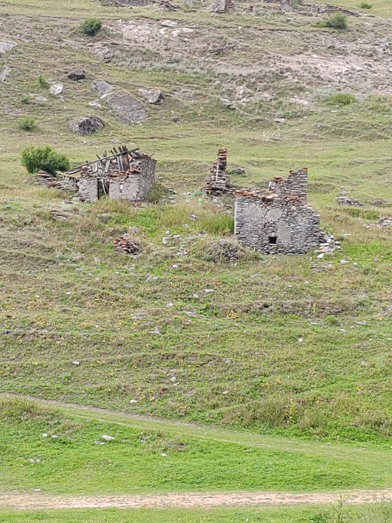 restauroeconservaziopne-valle-argentera-vecchi-insediamenti-in-pietra